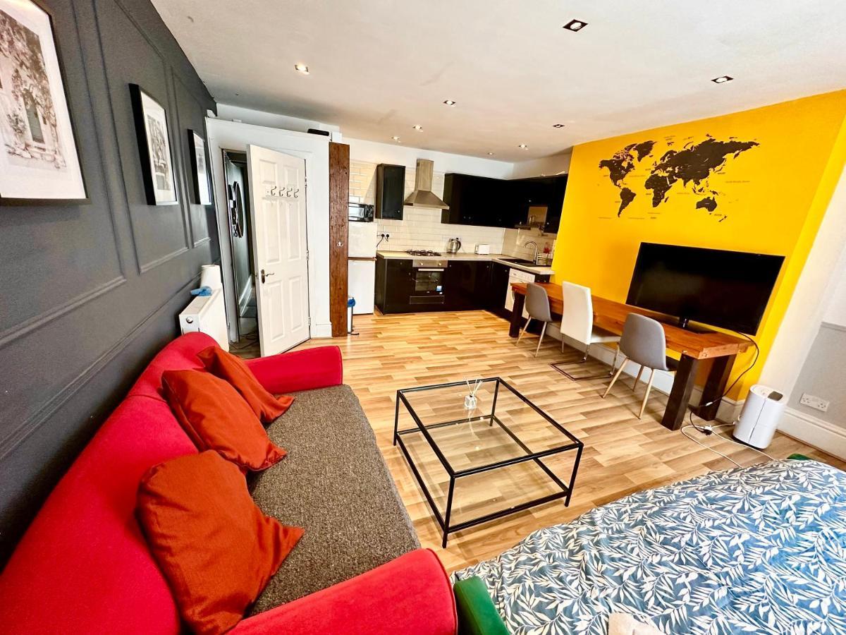 Adeamstays Provides Beautiful Centrally Located 1 And 2 Bed Apartments On Liverpools Boulevard Экстерьер фото