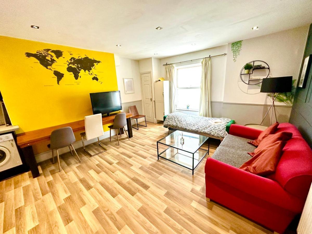 Adeamstays Provides Beautiful Centrally Located 1 And 2 Bed Apartments On Liverpools Boulevard Экстерьер фото